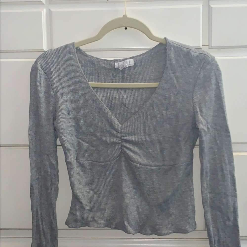 Grey v-neck long sleeve